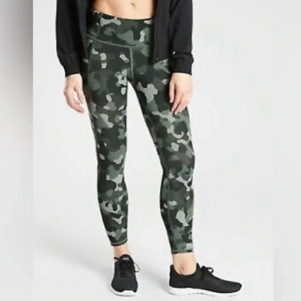 ATHLETA Lightning Camo 7/8 Tight Green Camo Size Medium